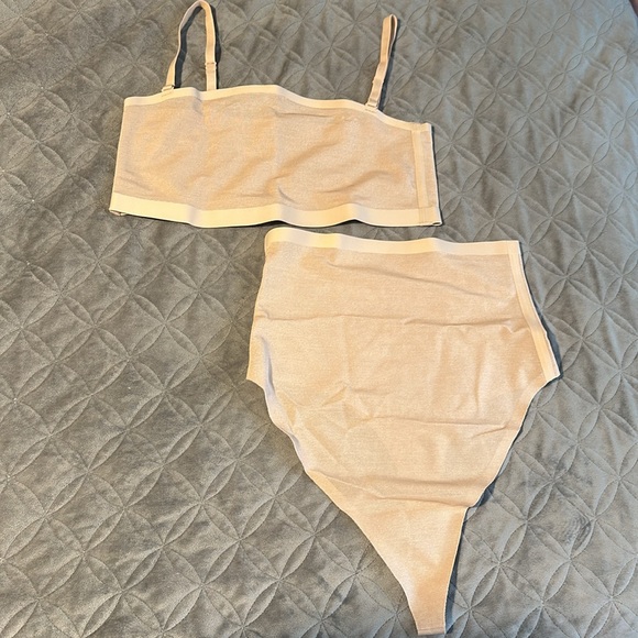 SKIMS SHEER SCULPT BANDEAU BRALETTE AND THONG SET MEDIUM - Picture 5 of 7